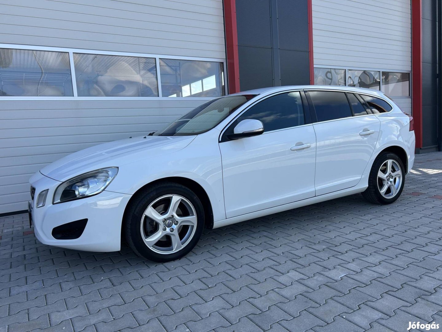 Volvo V60 2.0 D [D3] Momentum Geartronic Navi/T...